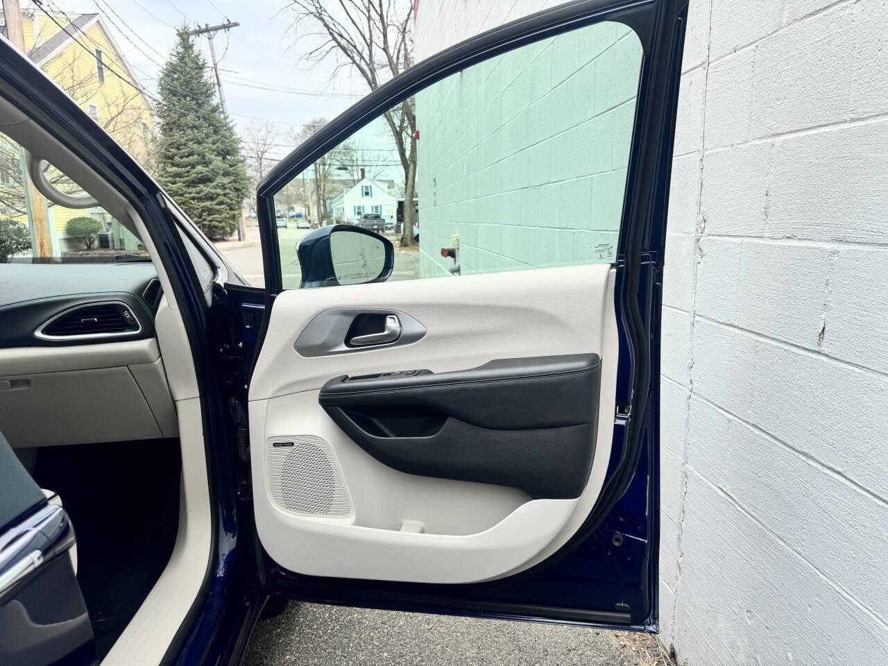 Used 2018 Chrysler Pacifica Limited w/ Advanced Safetytec Group image 15