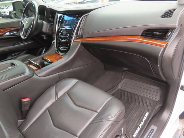 Used 2017 Cadillac Escalade Premium Luxury AWD/4WD image 54