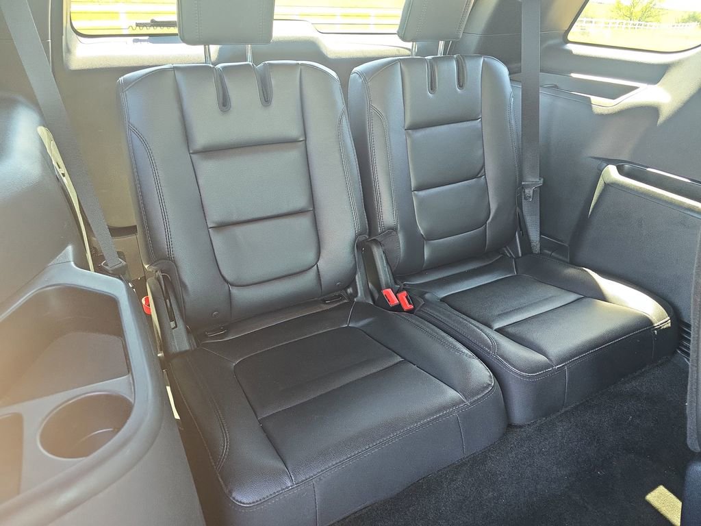 Used 2018 Ford Explorer XLT w/ Equipment Group 202A image 12