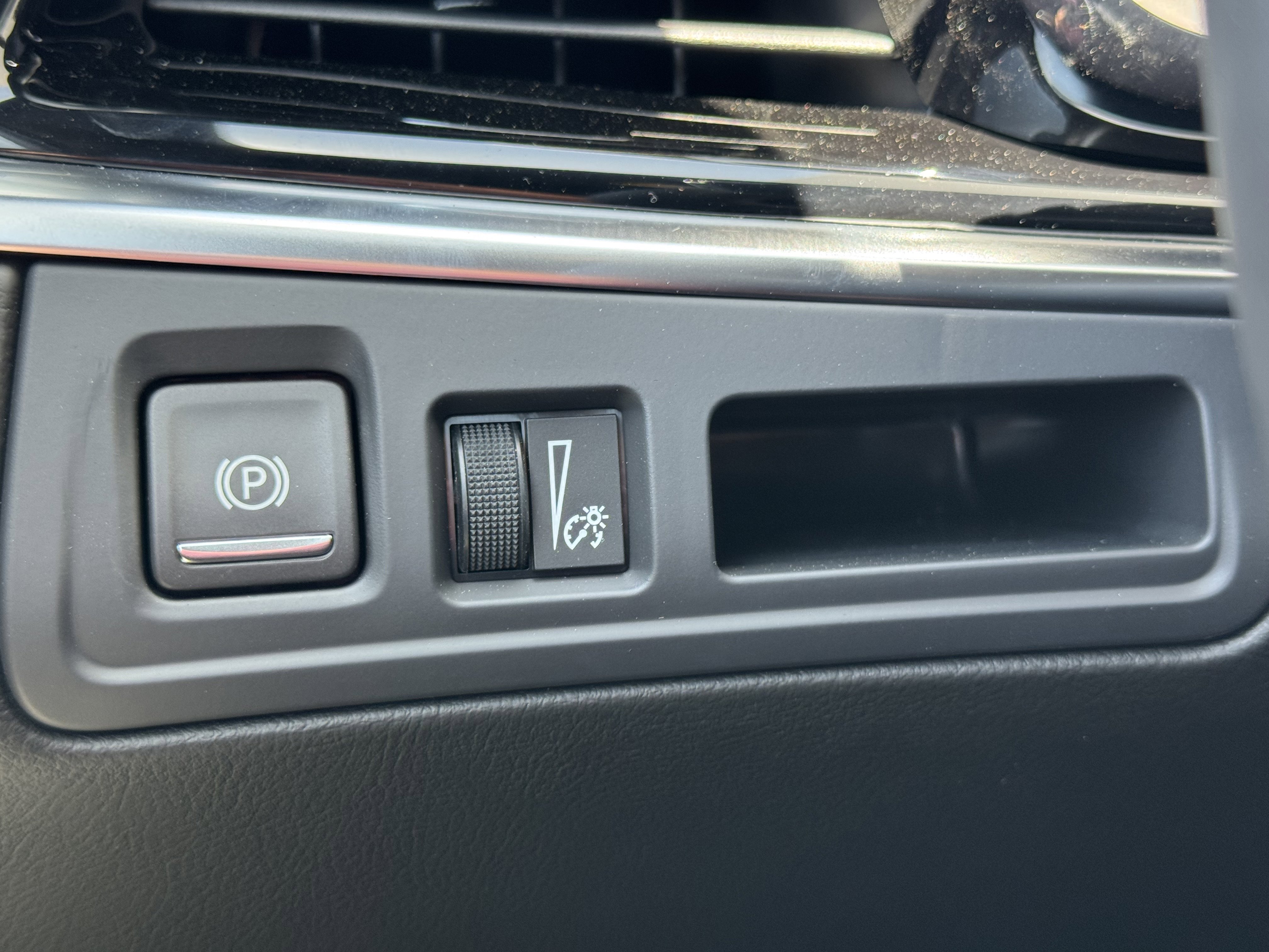 New 2025 Cadillac XT6 Luxury image 30