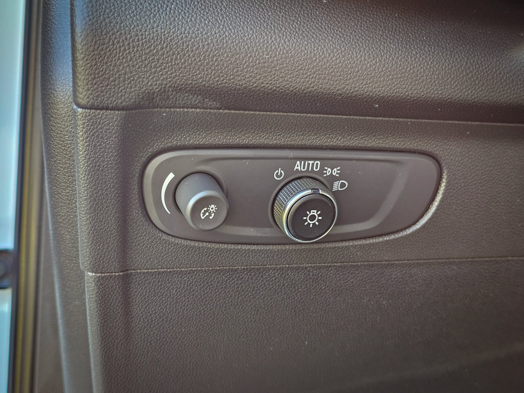 Used 2023 Buick Envision Essence AWD/4WD image 15