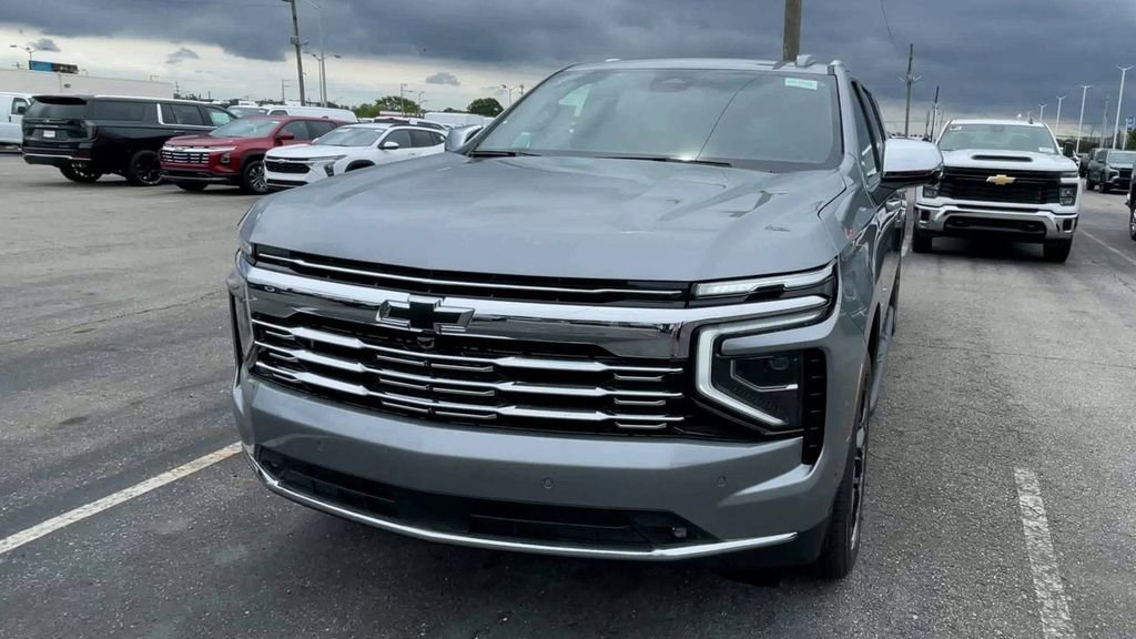 New 2026 Chevrolet Suburban Premier w/ Sun And Tow Package AWD/4WD image 5