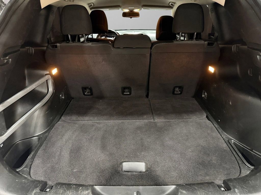 Used 2018 Jeep Cherokee Latitude w/ Cold Weather Group image 5