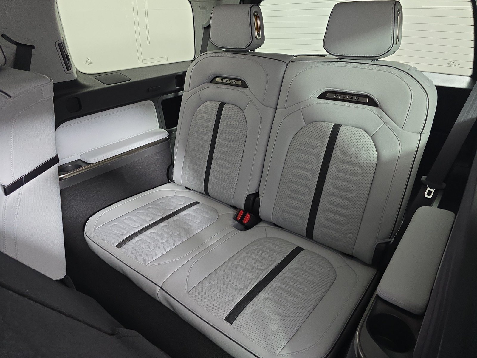 Used 2025 Rivian R1S Adventure AWD/4WD image 22