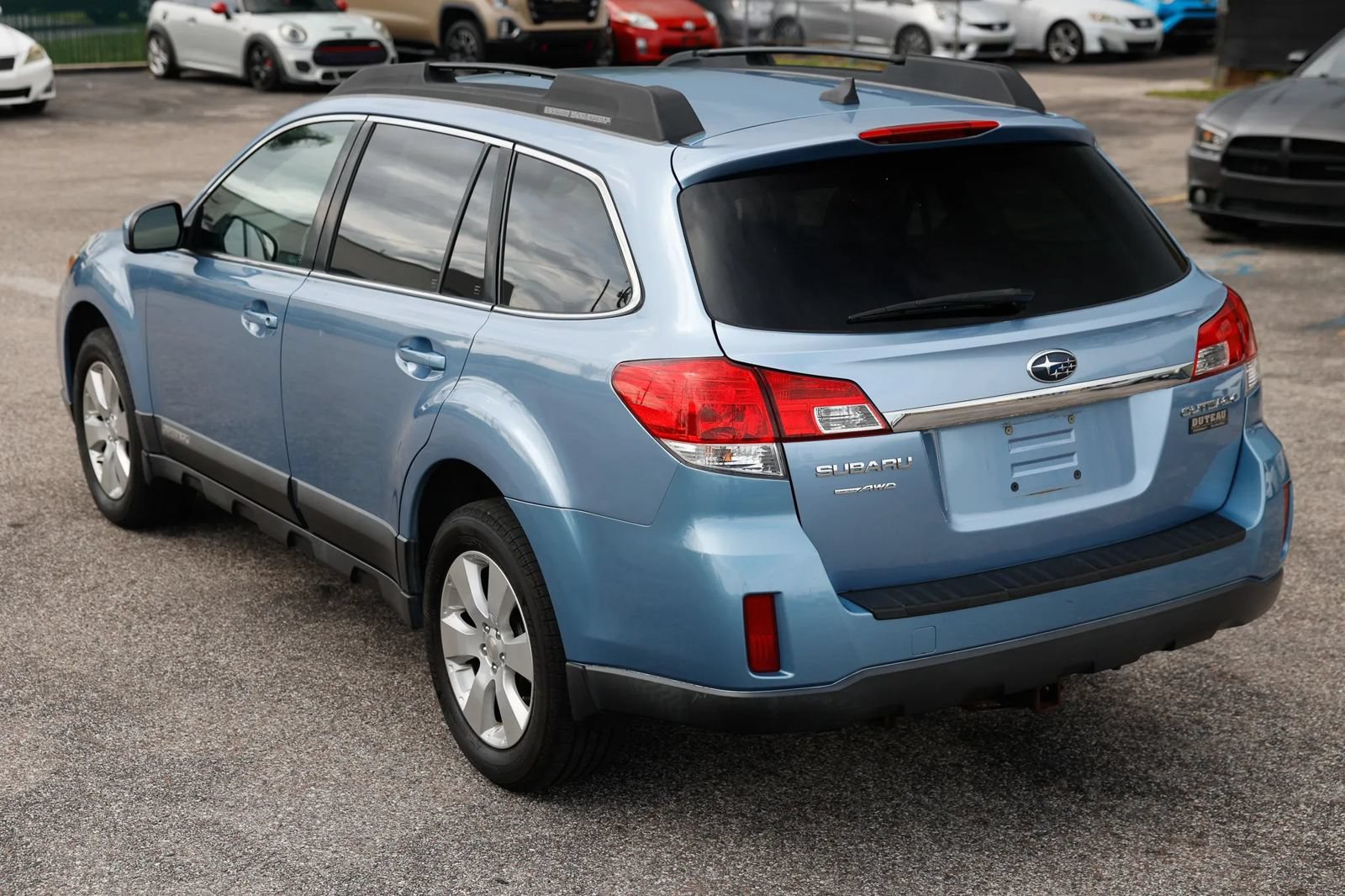 Used 2011 Subaru Outback 2.5i Limited w/ Popular Equipment Group 2A AWD/4WD image 3