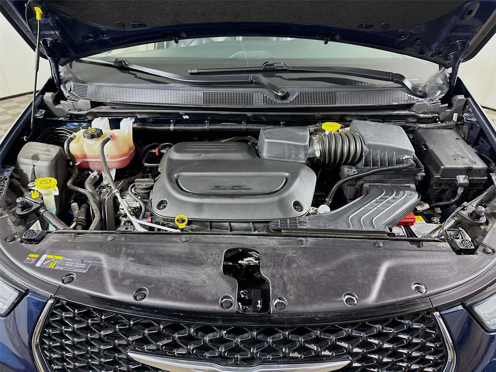 Used 2023 Chrysler Pacifica Touring-L image 23