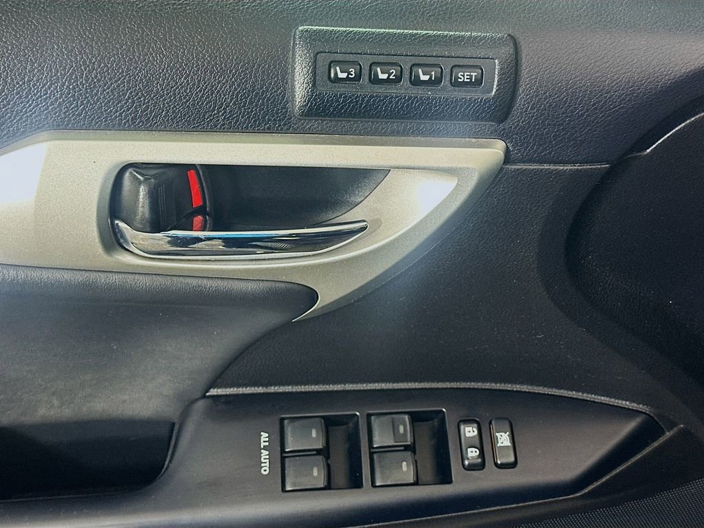 Used 2011 Lexus CT 200h image 18