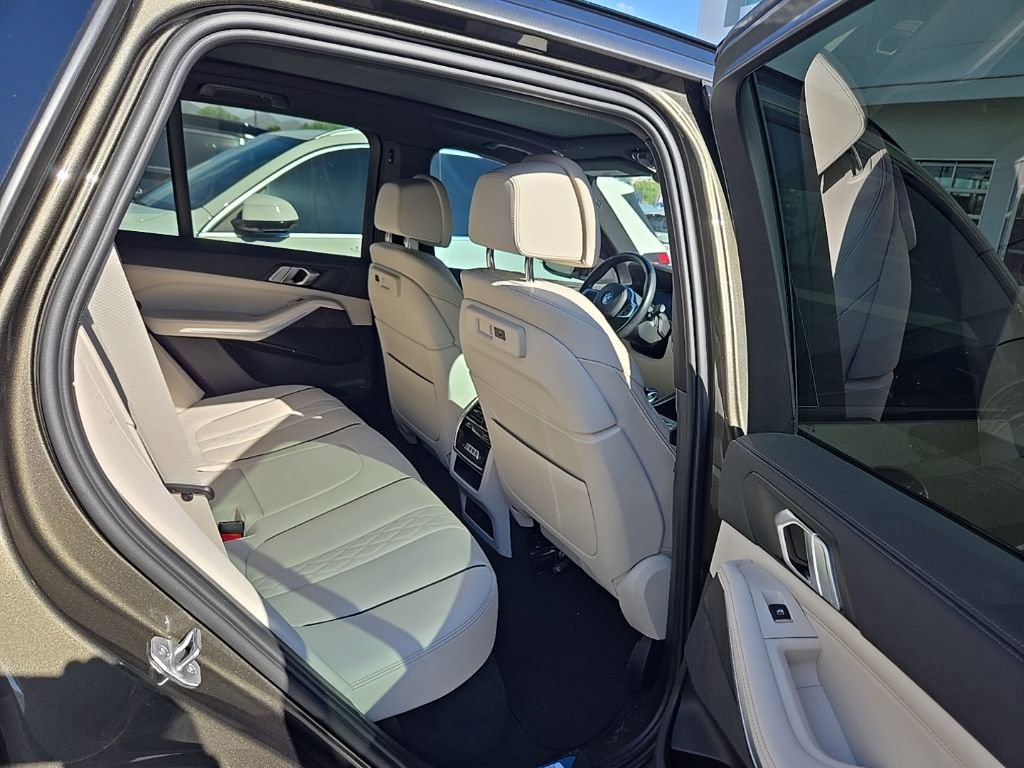 Certified 2023 BMW X5 xDrive40i w/ M Sport Package AWD/4WD image 8