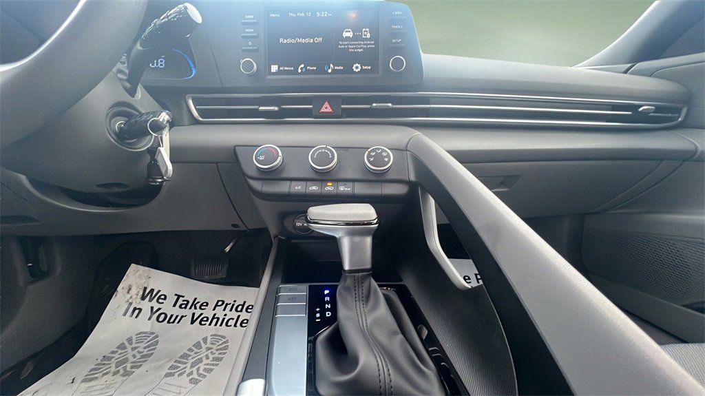 Certified 2024 Hyundai Elantra SE image 23