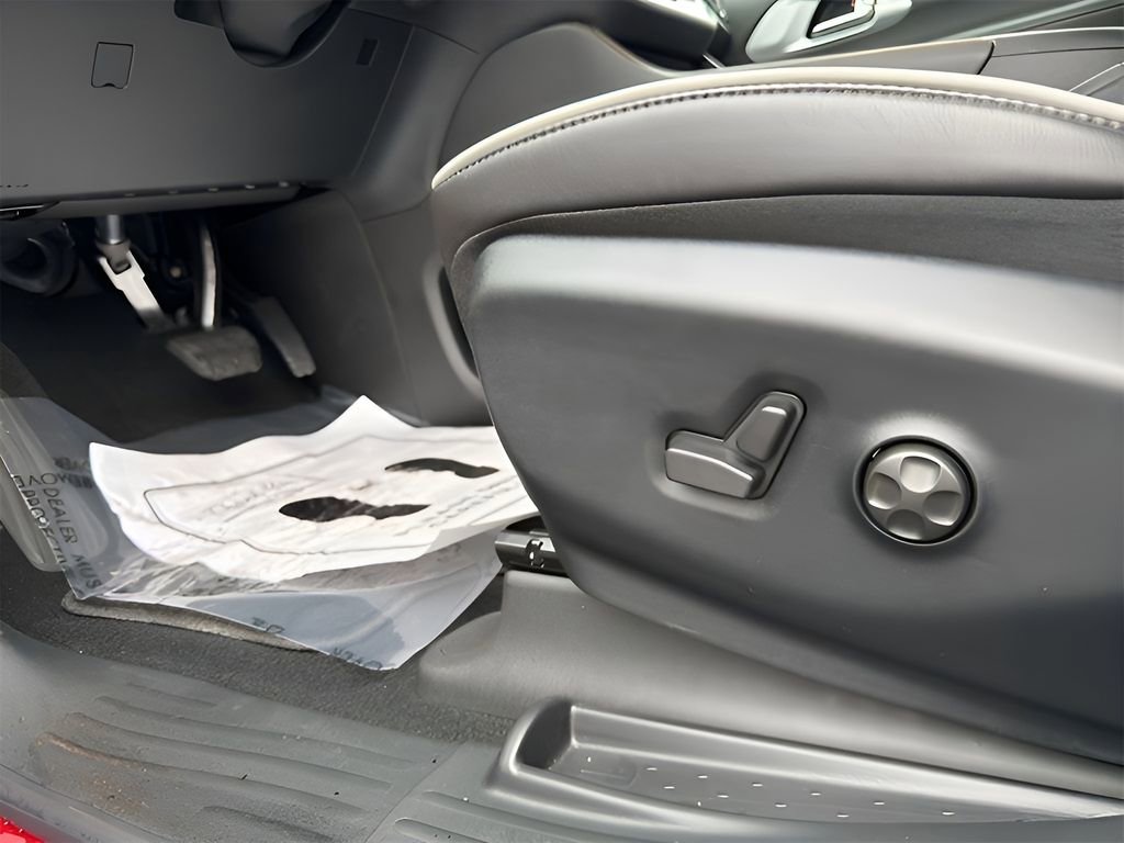 New 2026 Chrysler Pacifica Limited w/ Uconnect Theater Family Group image 31