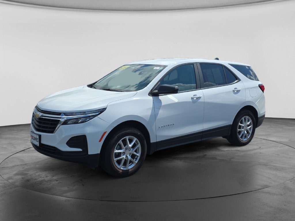 Used 2023 Chevrolet Equinox LS AWD/4WD image 3