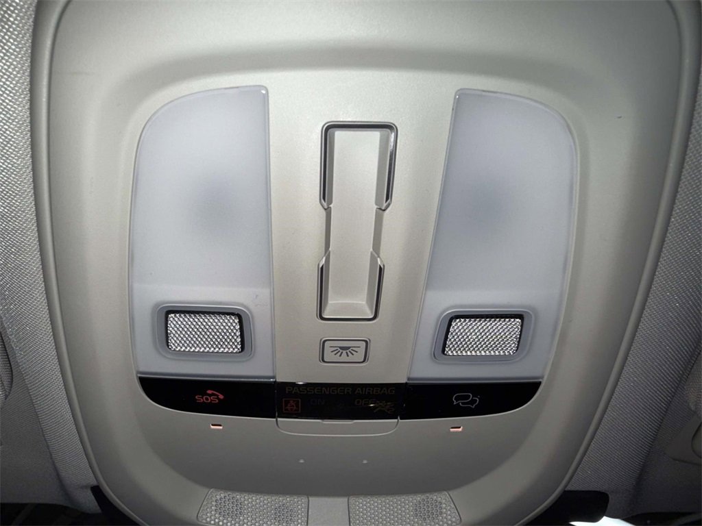 Used 2023 Volvo S90 B6 Plus image 26