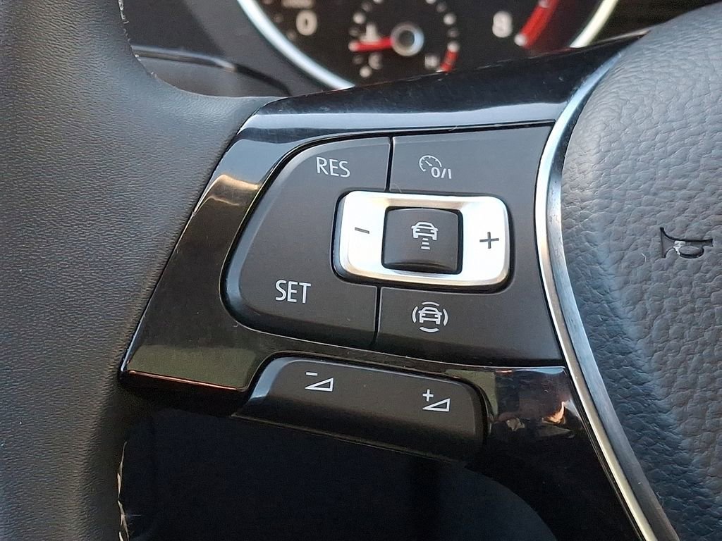 Used 2021 Volkswagen Tiguan SE image 16