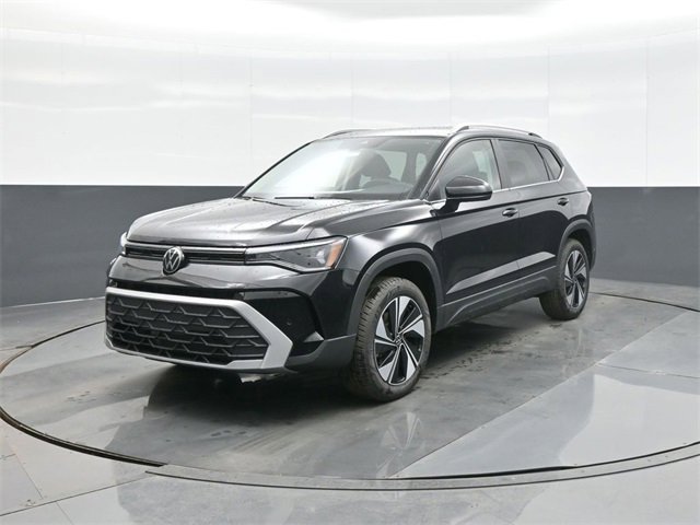 New 2026 Volkswagen Taos SE image 3