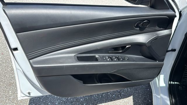 Used 2025 Hyundai Elantra SEL FWD image 16