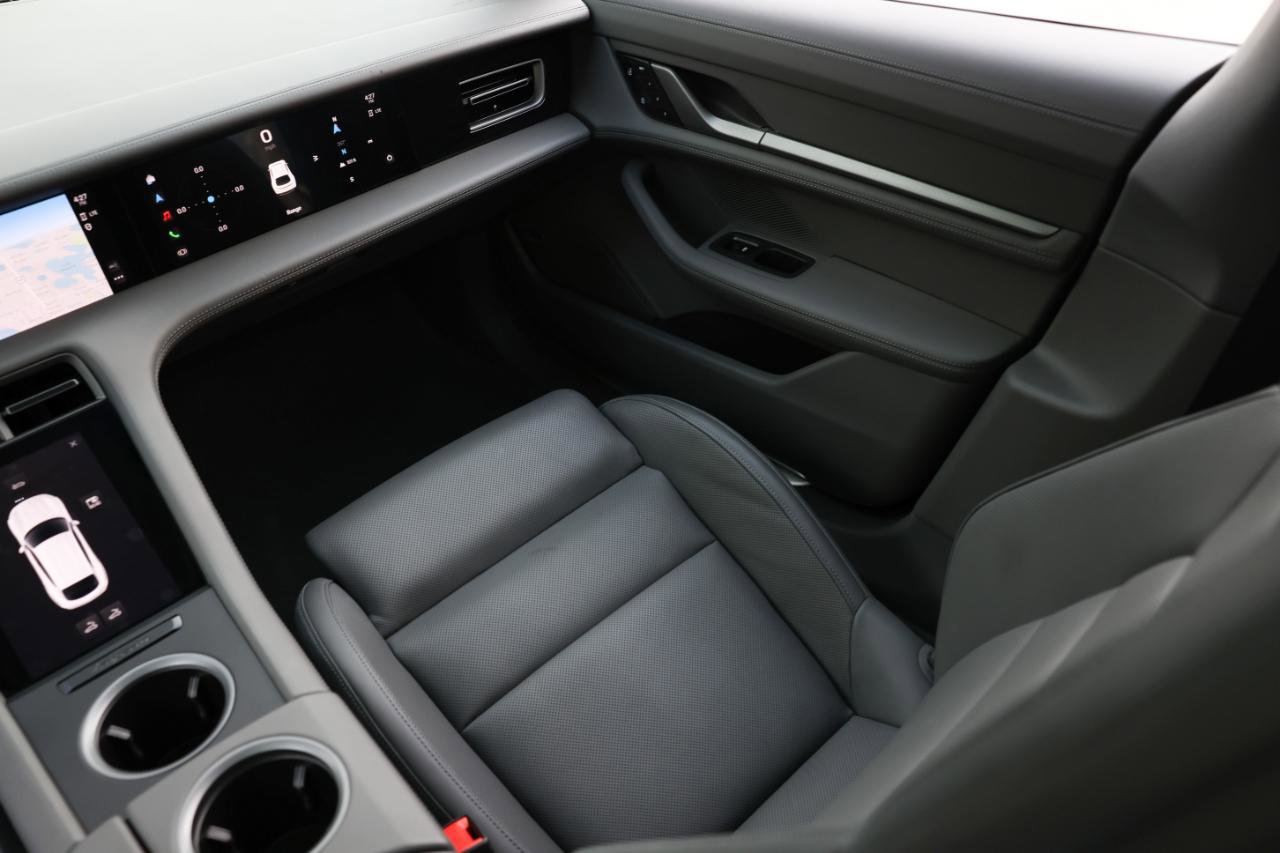 Used 2023 Porsche Taycan 4S image 24