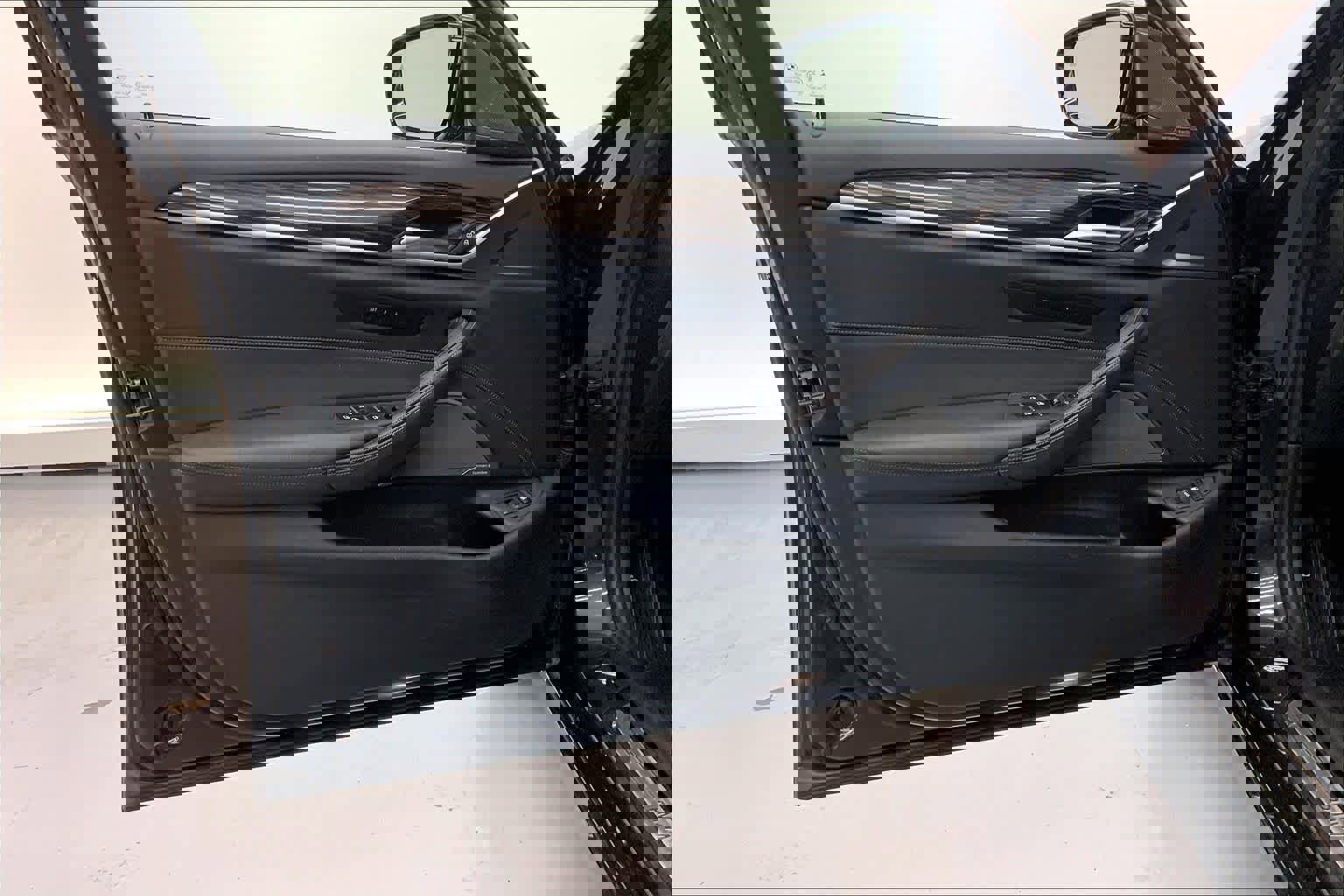 Used 2021 BMW 530e w/ Premium Package image 19