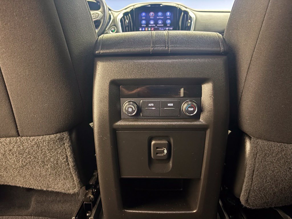 Used 2022 Chevrolet Traverse LT FWD image 31