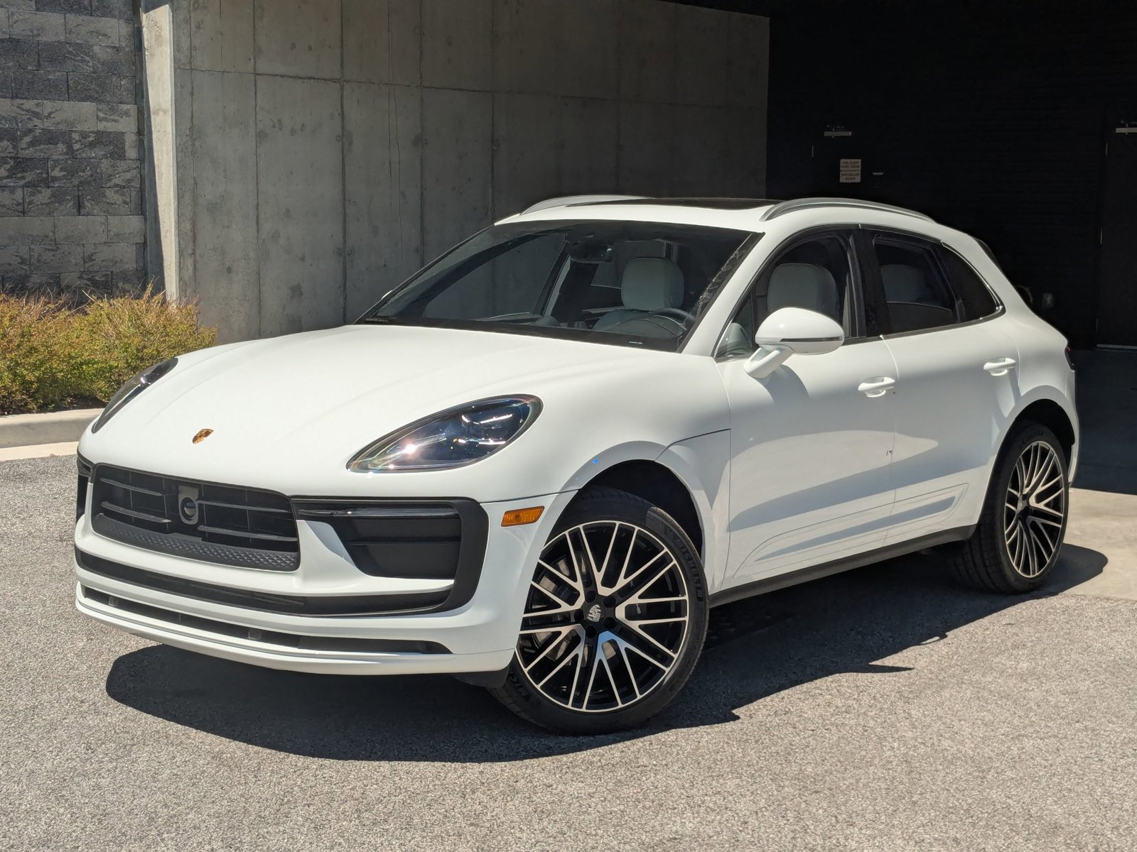 New 2026 Porsche Macan AWD/4WD video 1