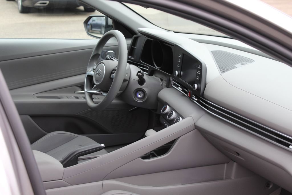 Used 2024 Lincoln Corsair AWD w/ Equipment Group 101A image 17