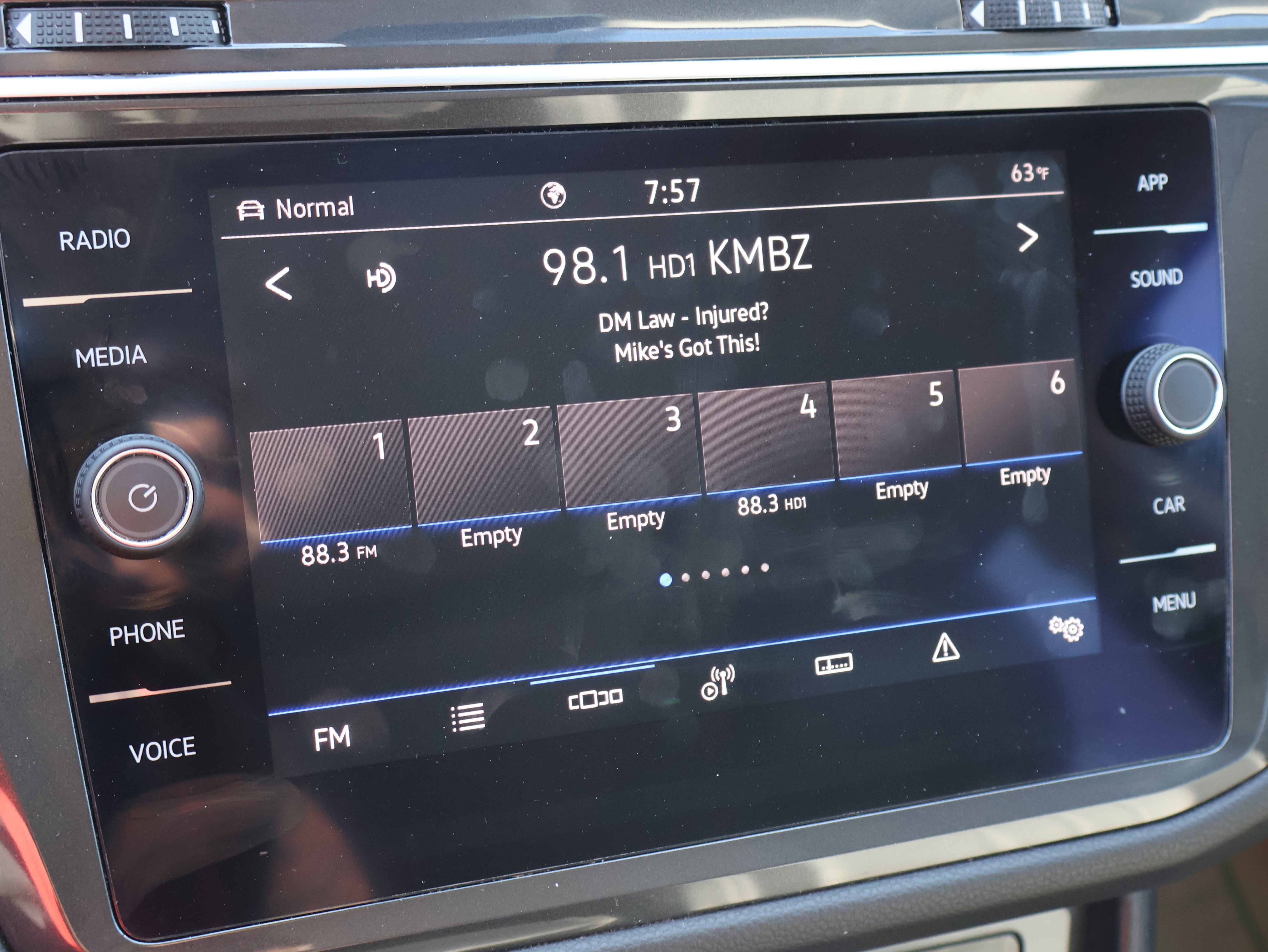Used 2022 Volkswagen Tiguan SE w/ Panoramic Sunroof Package AWD/4WD image 24