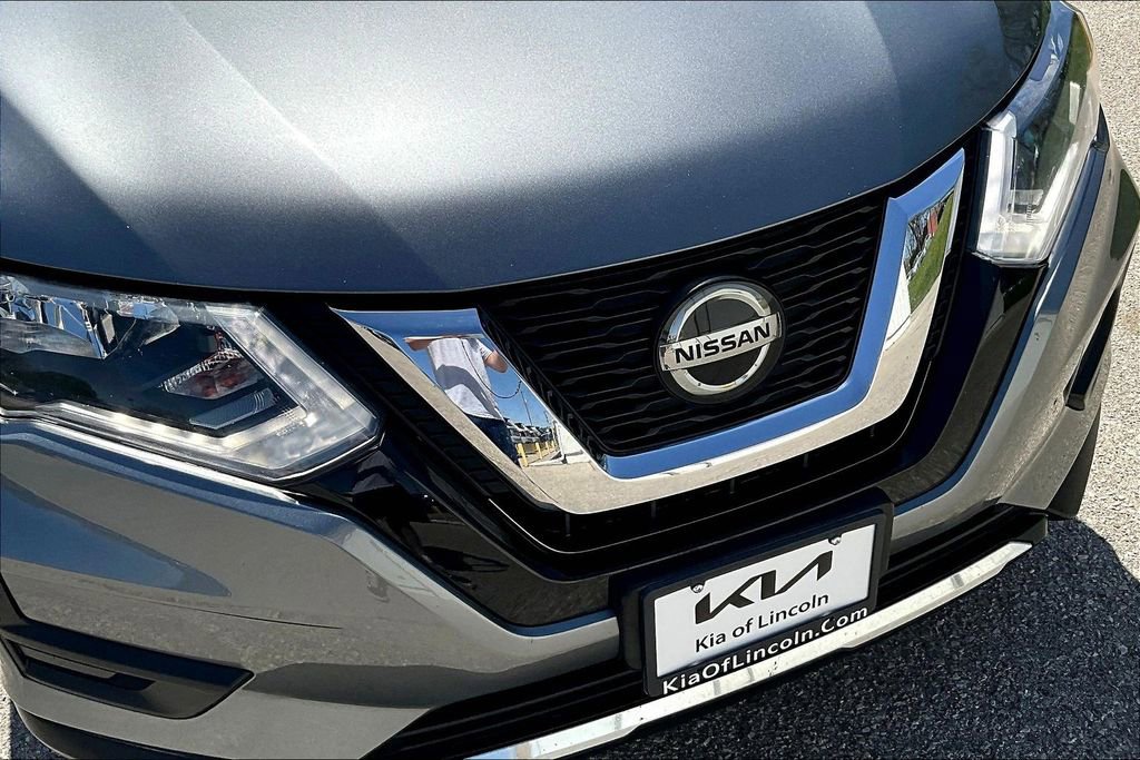 Used 2018 Nissan Rogue SV w/ Premium Package image 29