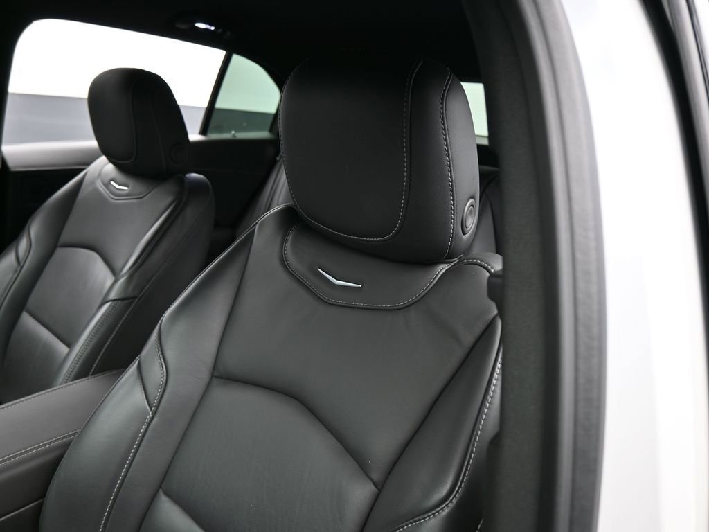 Used 2024 Cadillac XT4 Luxury w/ Cold Weather Package image 16