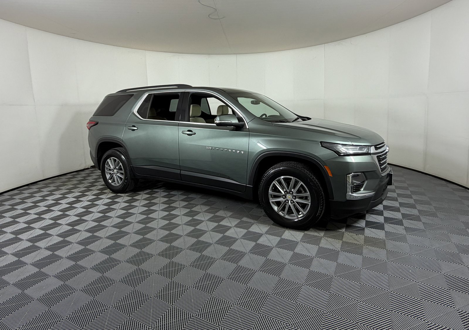 Used 2023 Chevrolet Traverse LT