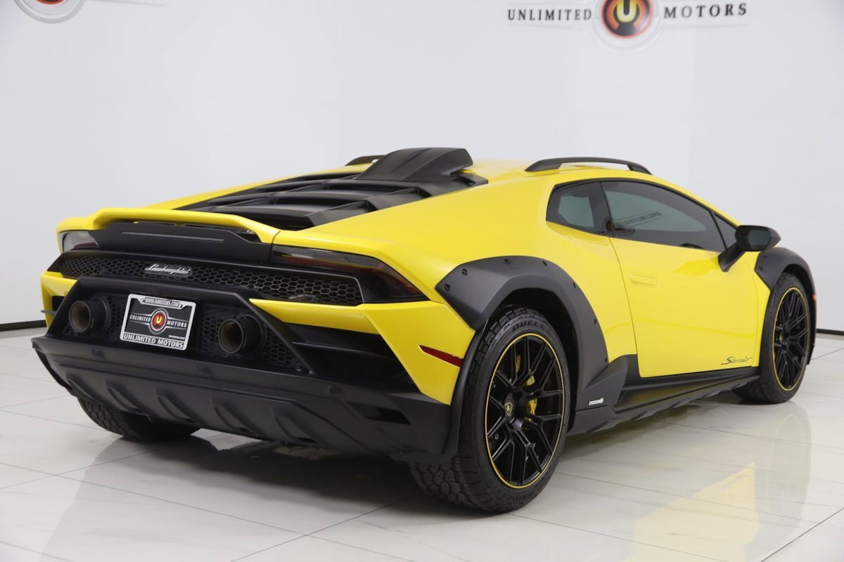 Used 2024 Lamborghini Huracan Sterrato image 3