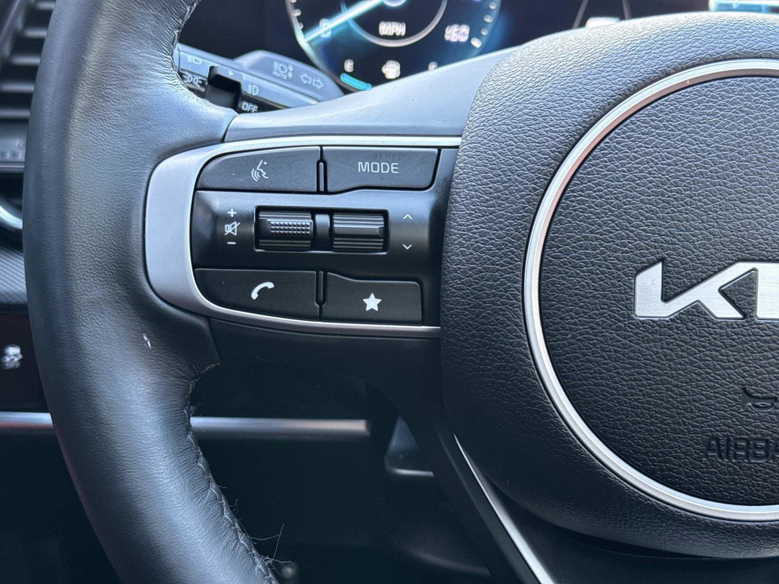 Used 2025 Kia Sportage SX image 9