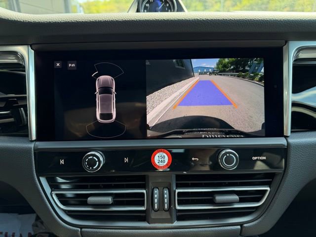 Used 2025 Porsche Macan AWD/4WD image 38