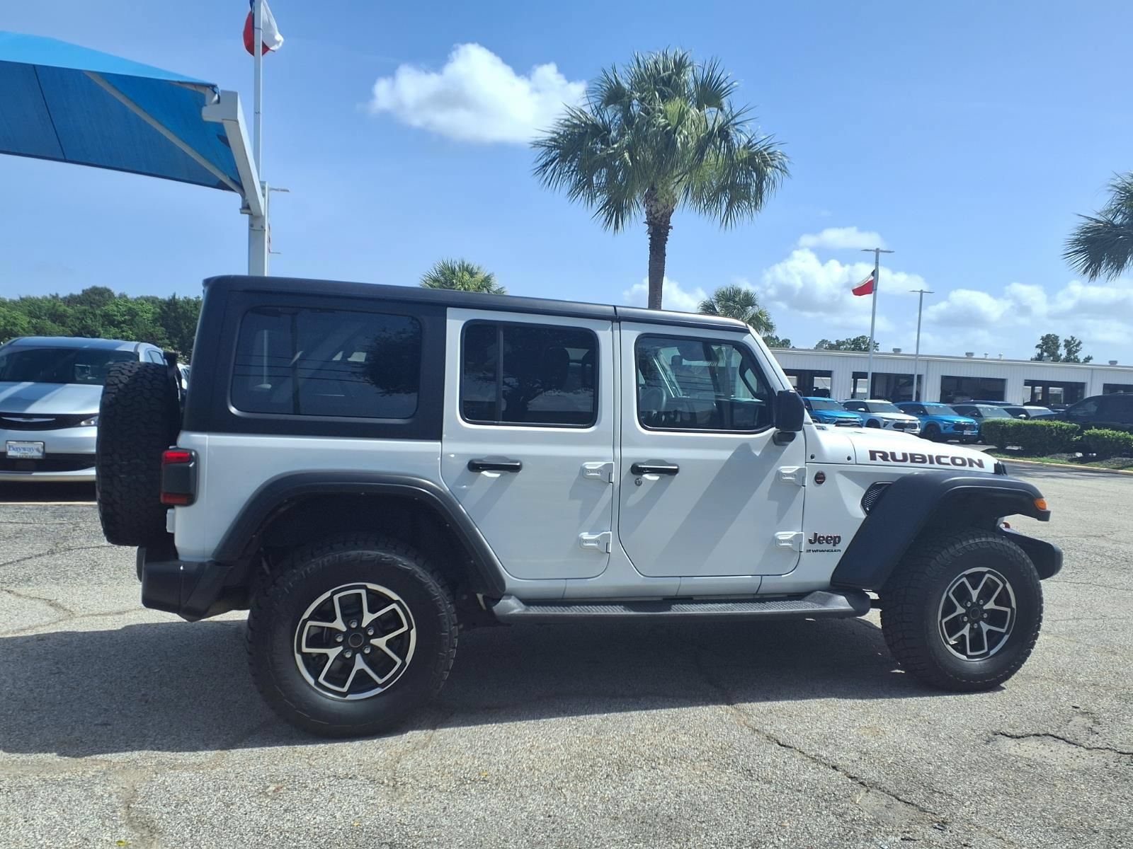 Used 2024 Jeep Wrangler Unlimited Rubicon AWD/4WD image 21