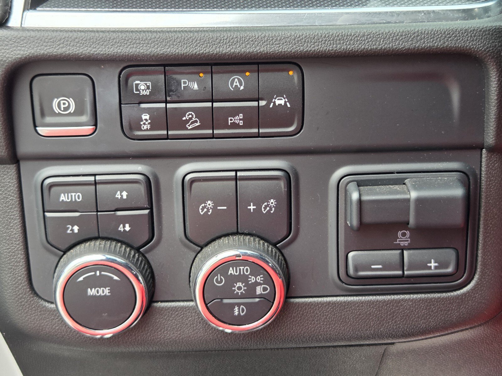 Used 2025 Chevrolet Tahoe RST w/ Comfort Package AWD/4WD image 27