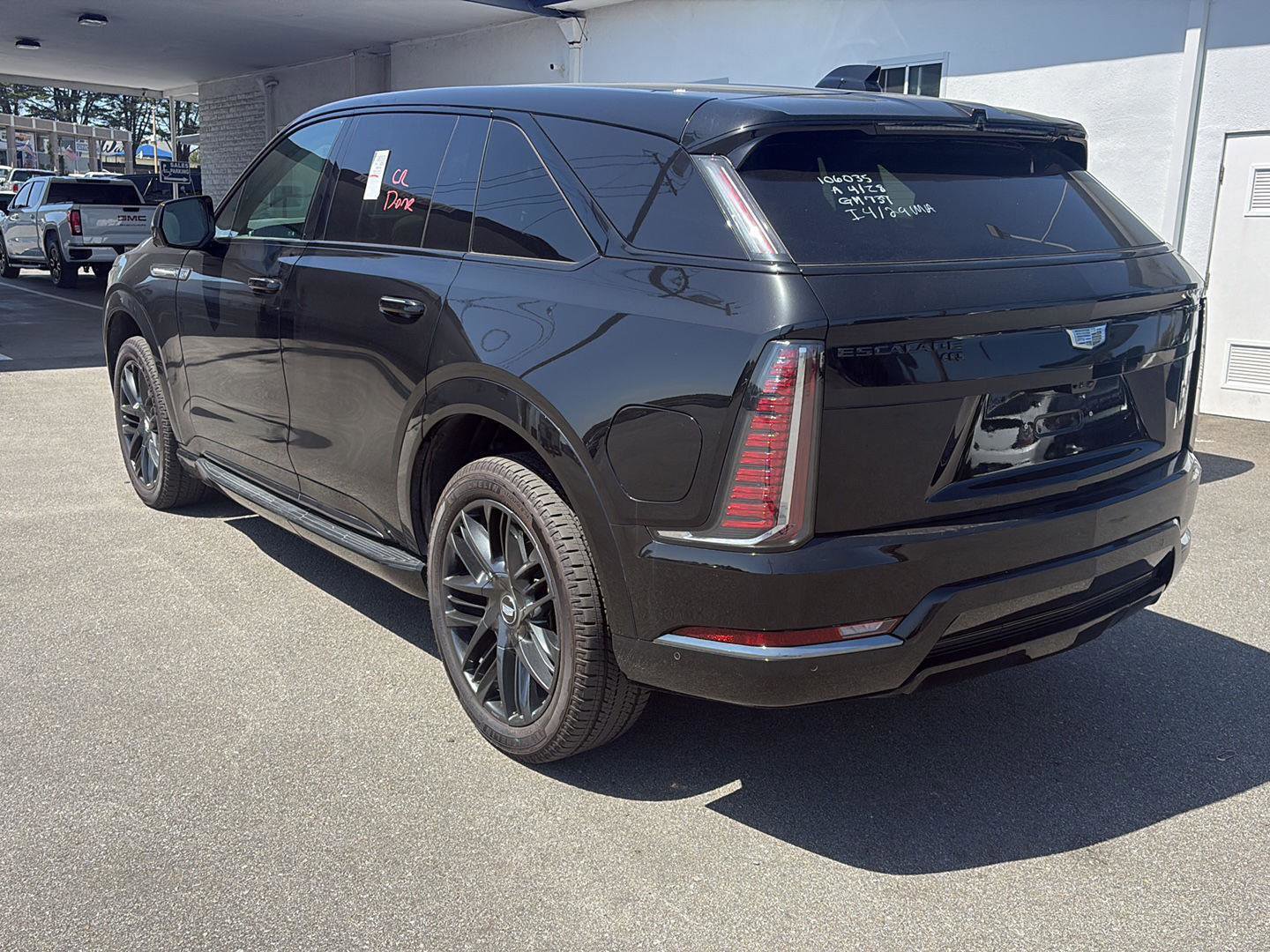 Used 2025 Cadillac Escalade IQ Sport 1 w/ LPO, ONYX Package AWD/4WD image 3