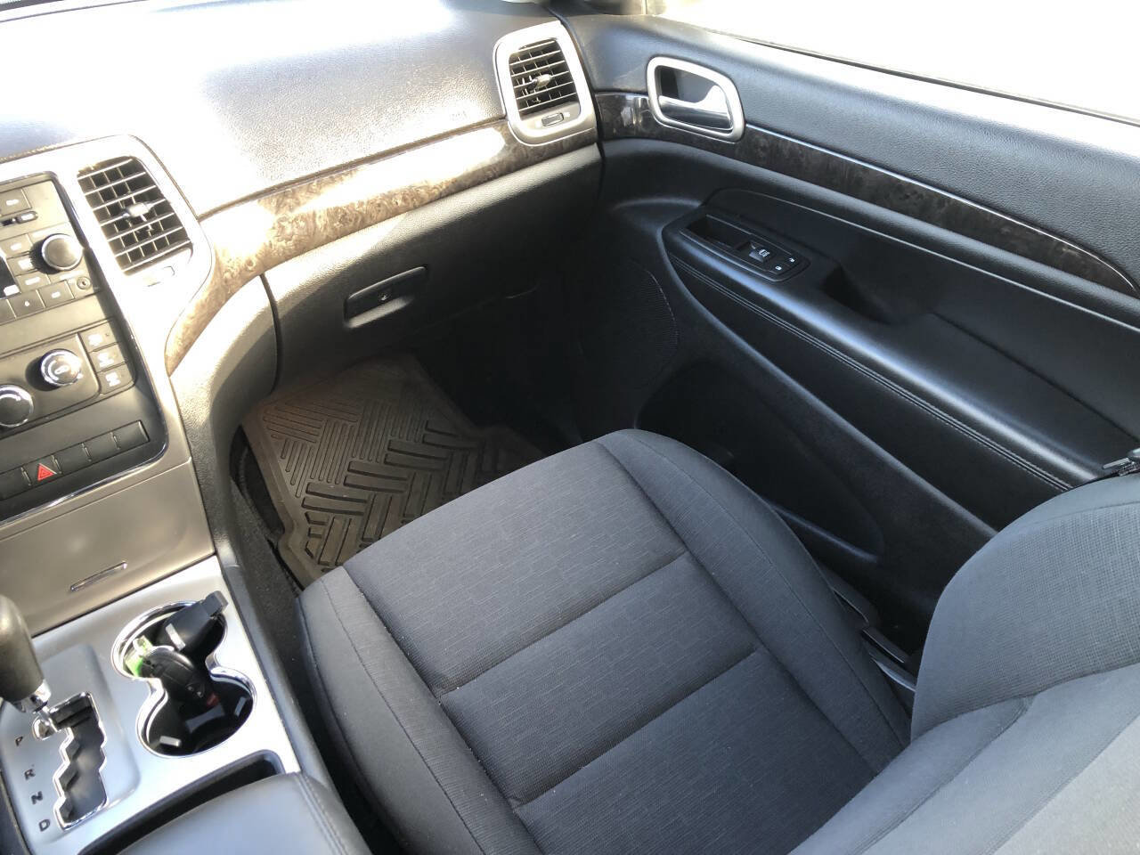 Used 2012 Jeep Grand Cherokee Laredo w/ Laredo E Group image 14