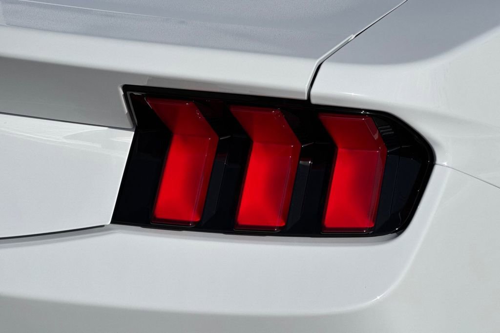 Used 2025 Ford Mustang Coupe image 32