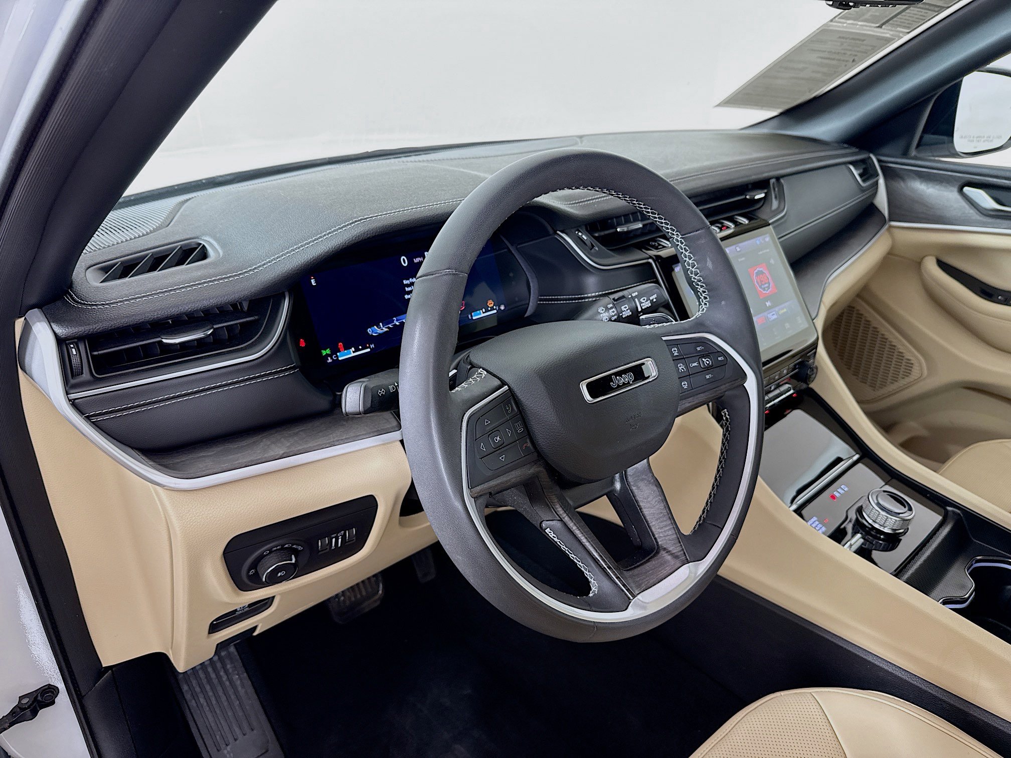 Used 2023 Jeep Grand Cherokee L Limited w/ Luxury Tech Group II image 9