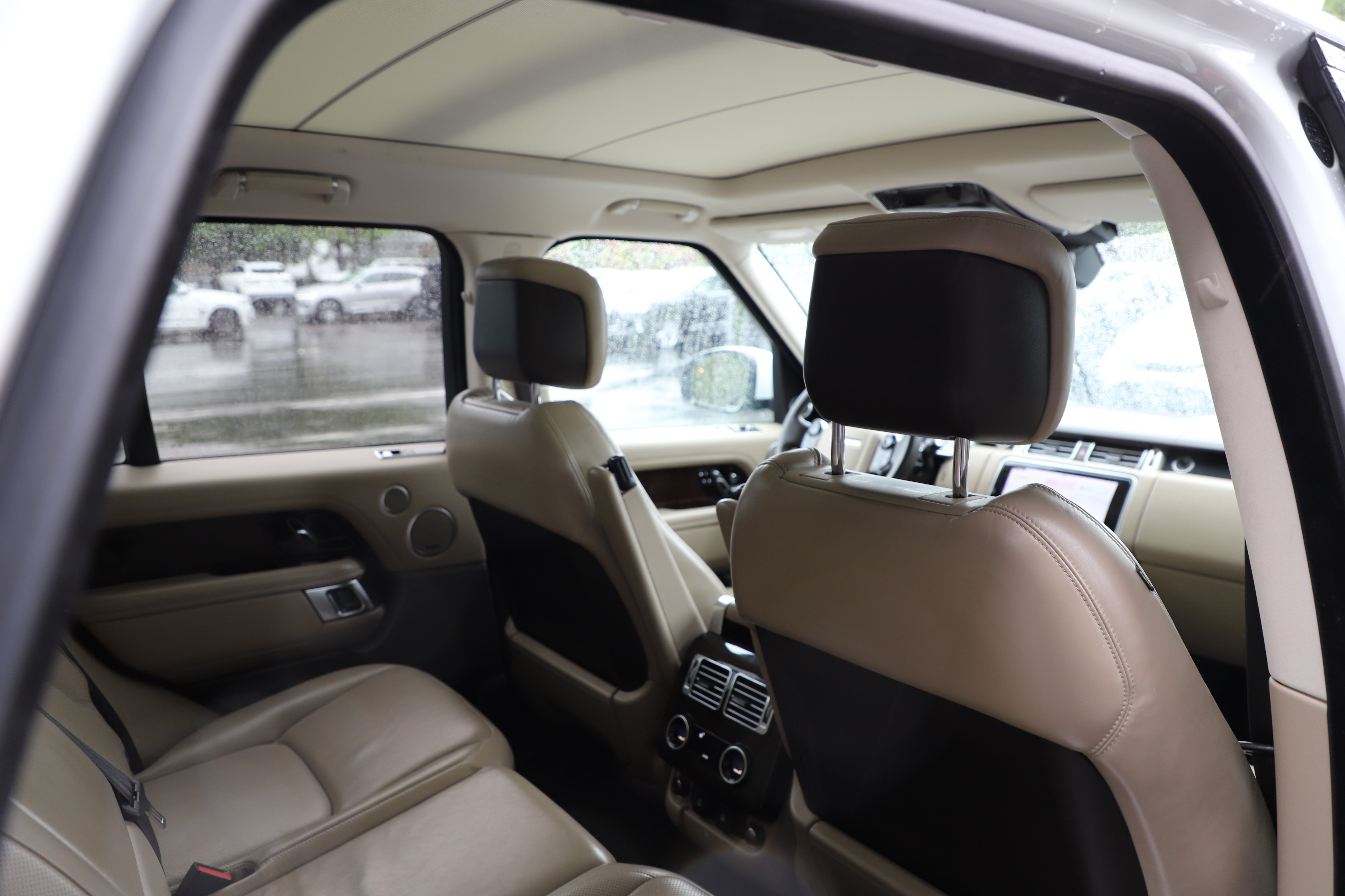 Used 2018 Land Rover Range Rover Supercharged AWD/4WD image 11