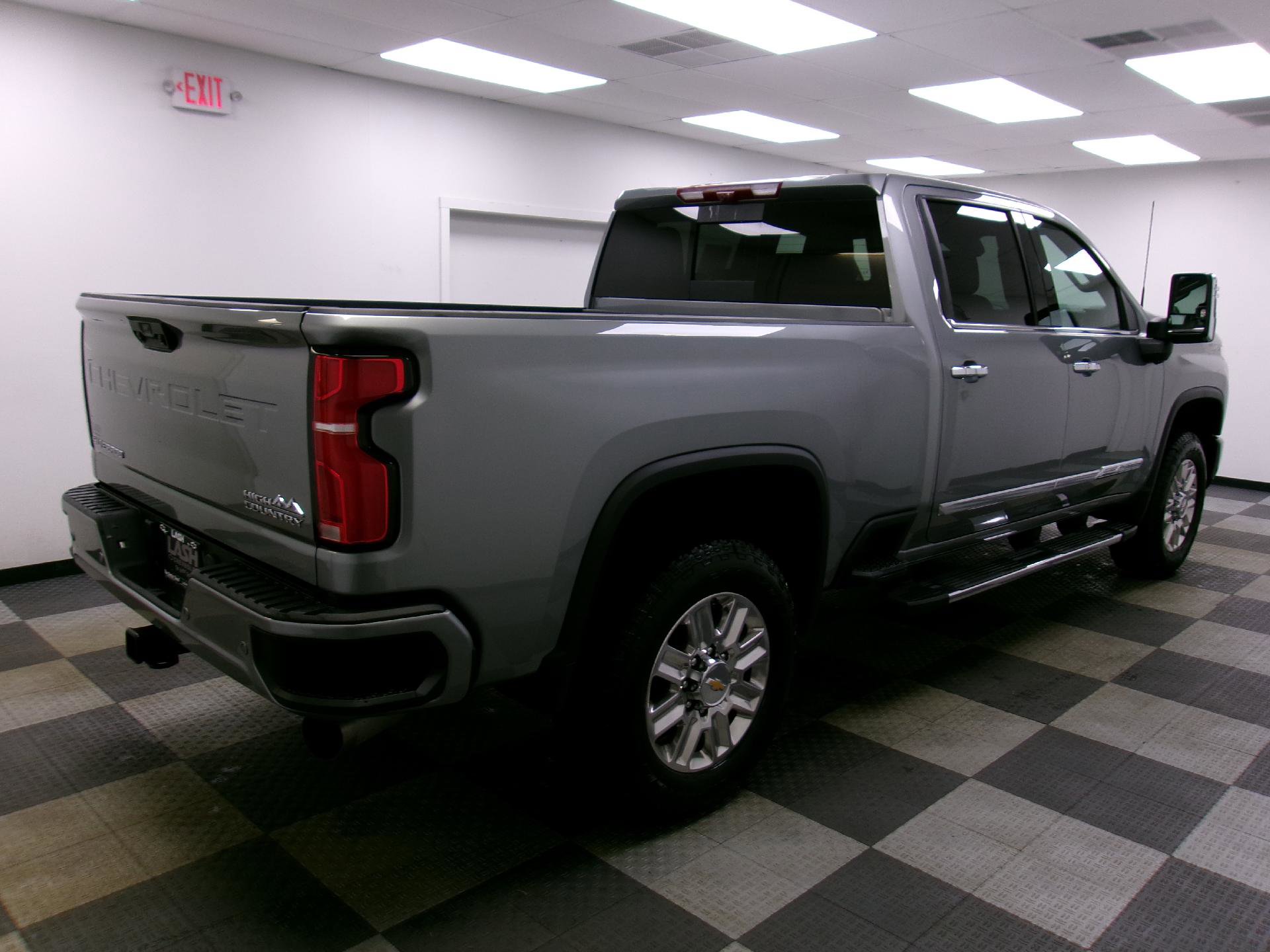 Used 2025 Chevrolet Silverado 2500 High Country w/ Technology Package image 13