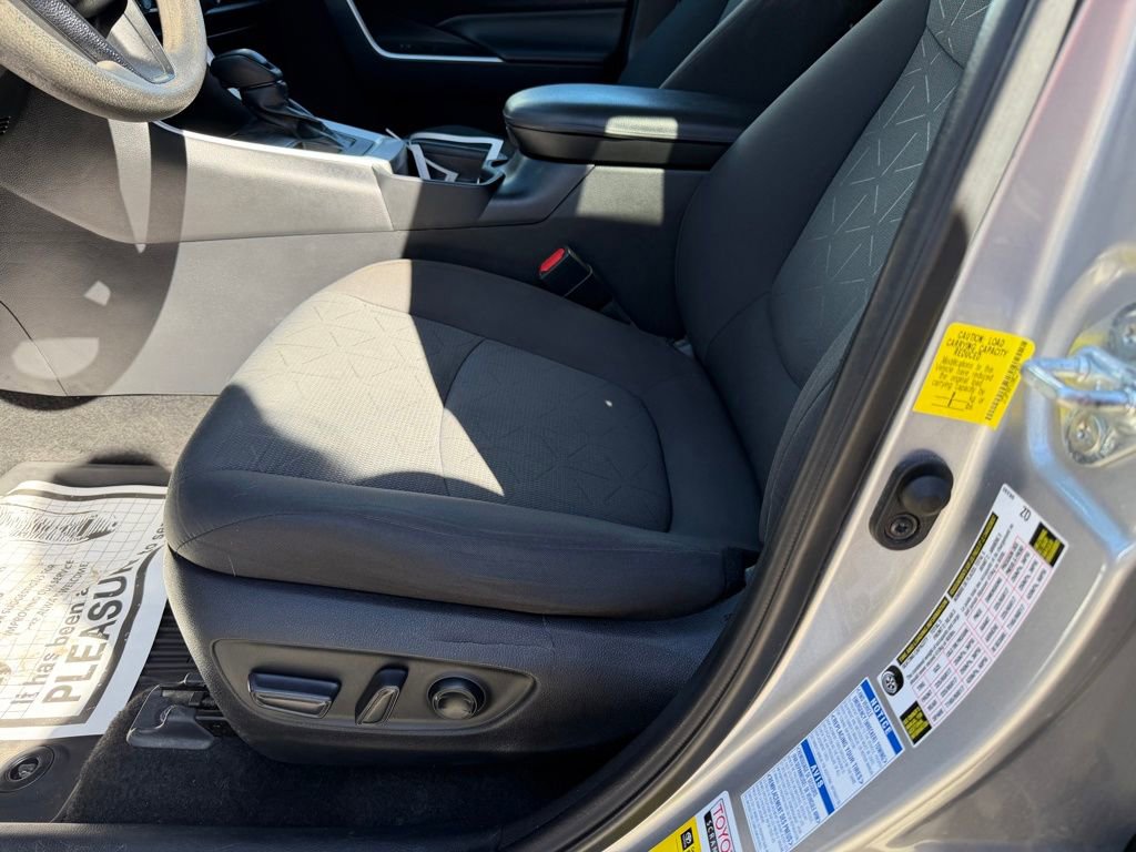 Used 2021 Toyota RAV4 XLE image 12