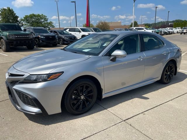 Used 2024 Toyota Camry SE FWD image 2