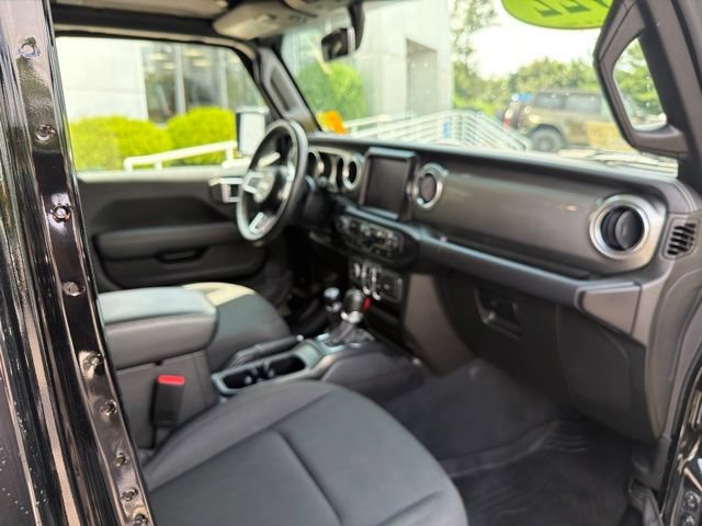 Used 2022 Jeep Wrangler Unlimited Sahara AWD/4WD image 10