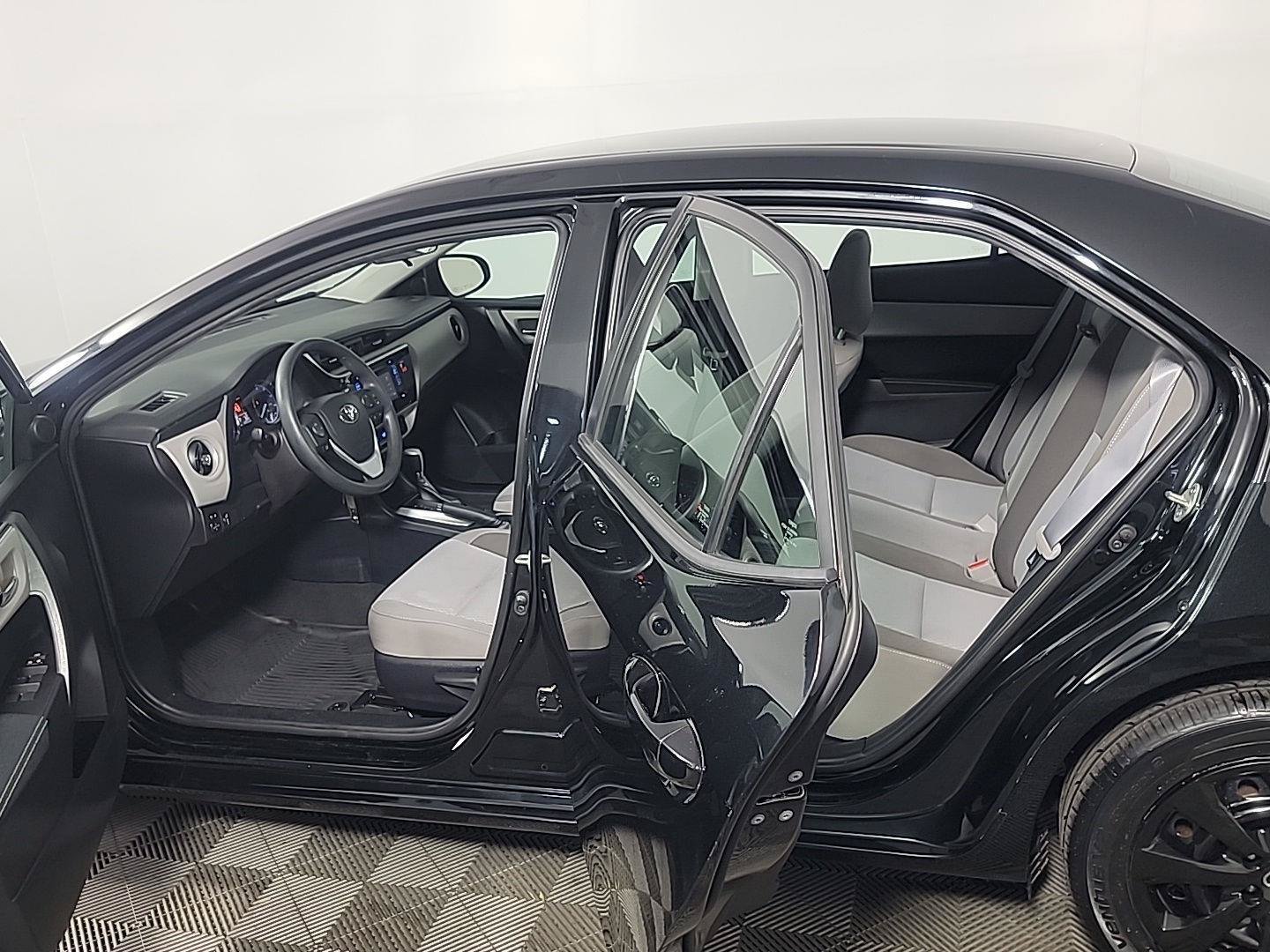 Used 2019 Toyota Corolla LE FWD image 15