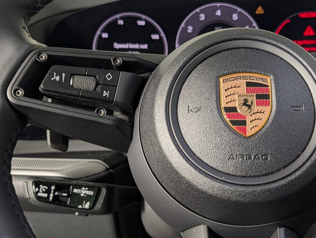 Certified 2025 Porsche Cayenne Coupe image 38