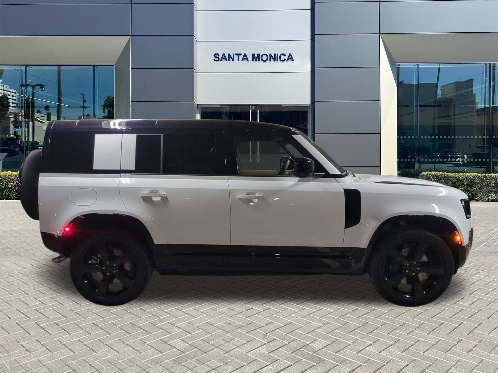 New 2026 Land Rover Defender 110 X-Dynamic SE image 6