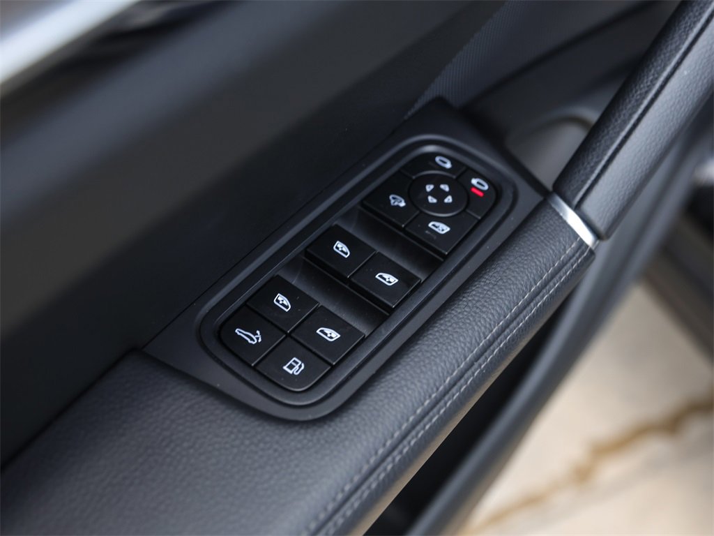 Certified 2023 Porsche Cayenne Platinum Edition image 33