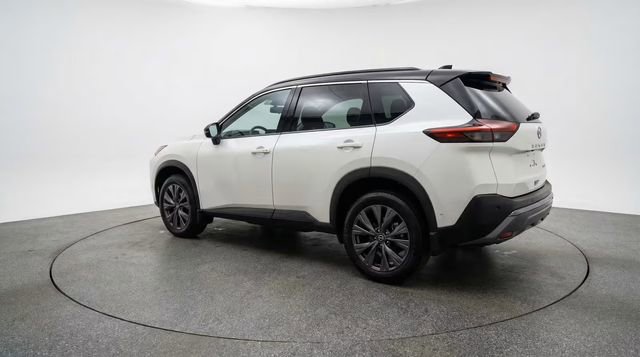 Used 2025 Nissan Rogue SV image 7