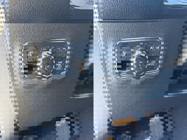 Used 2024 Mercedes-Benz GLB 250 4MATIC image 18