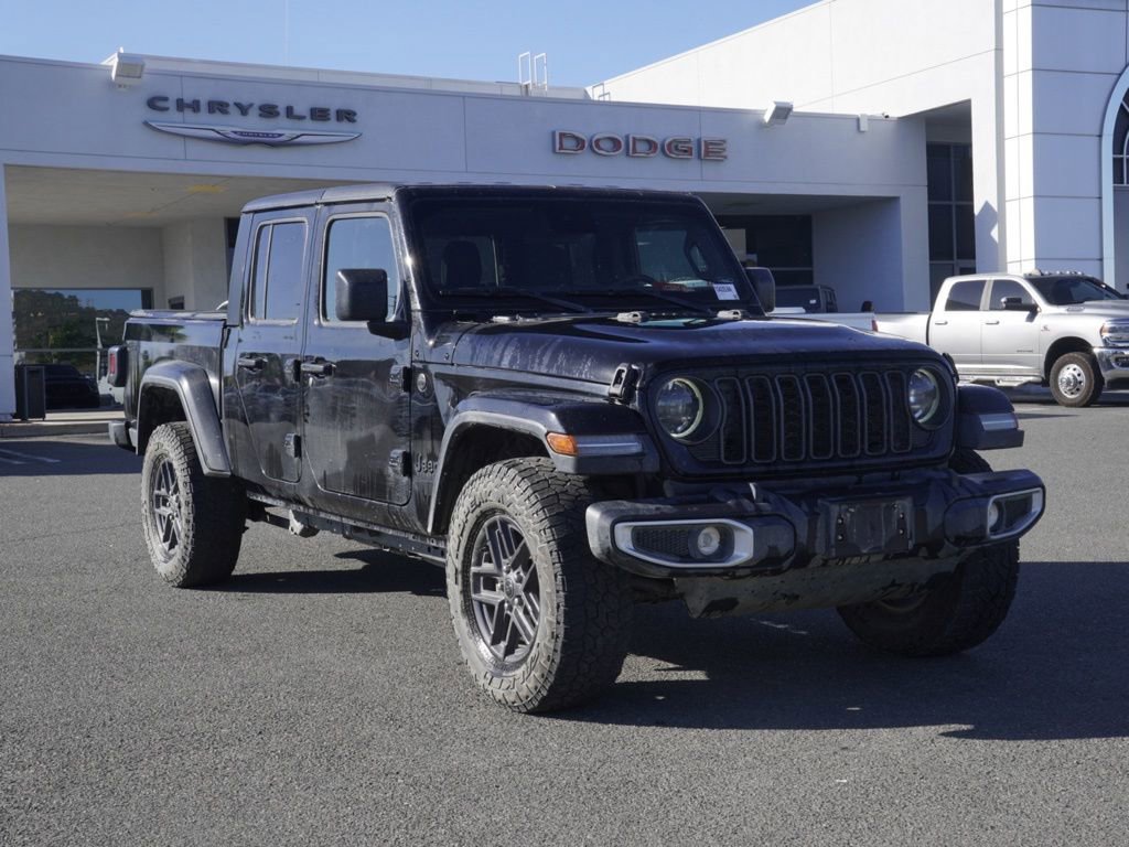Used 2024 Jeep Gladiator Sport image 2