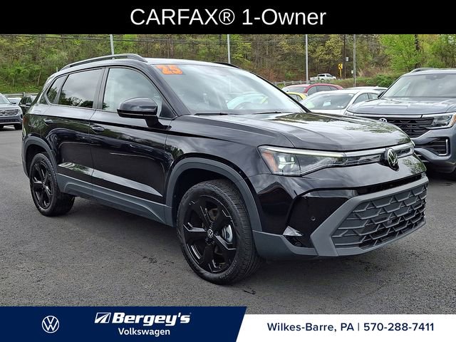 Used 2025 Volkswagen Taos SE AWD/4WD image 3
